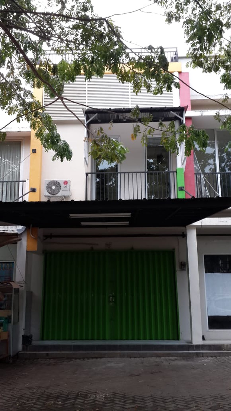 Turun Harga!!! Ruko 2,5 lantai - Full renovasi - bangunan kuat