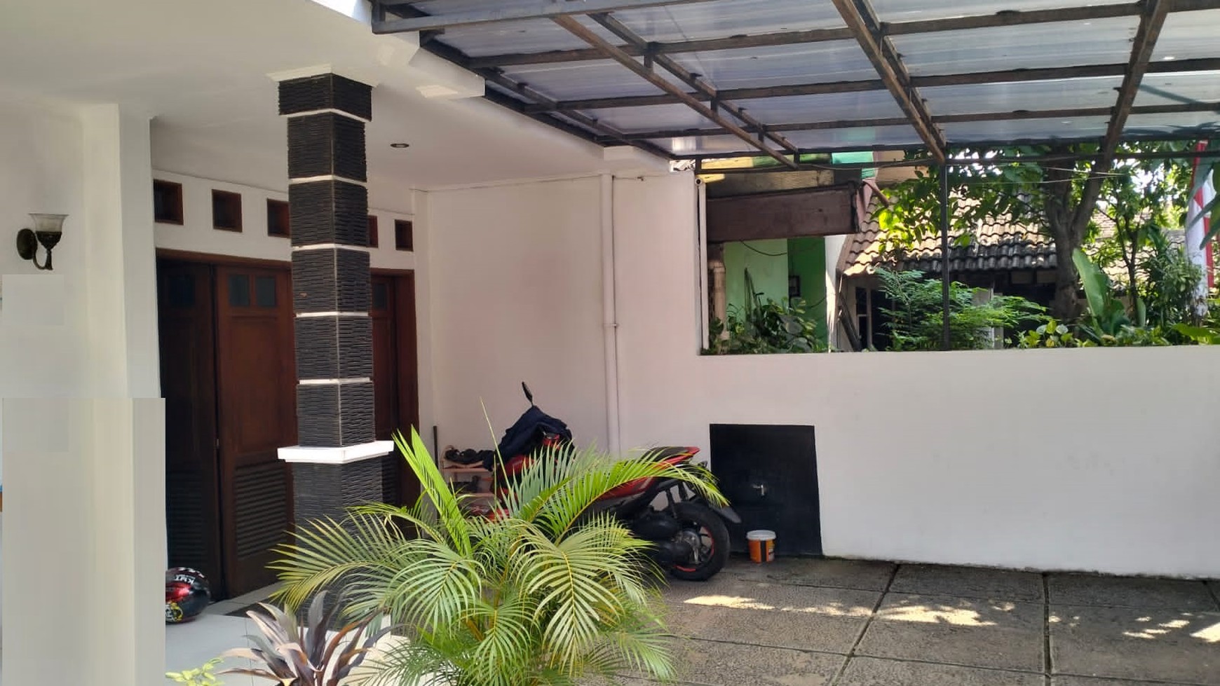 Rumah siap huni, dekat dg rs , kantor kecamatan, puskesmas , sekolah , pasar dan banyak pusat kulineran, sta ka. Pd ranji, pintu tol. di Pondok Betung. Shm