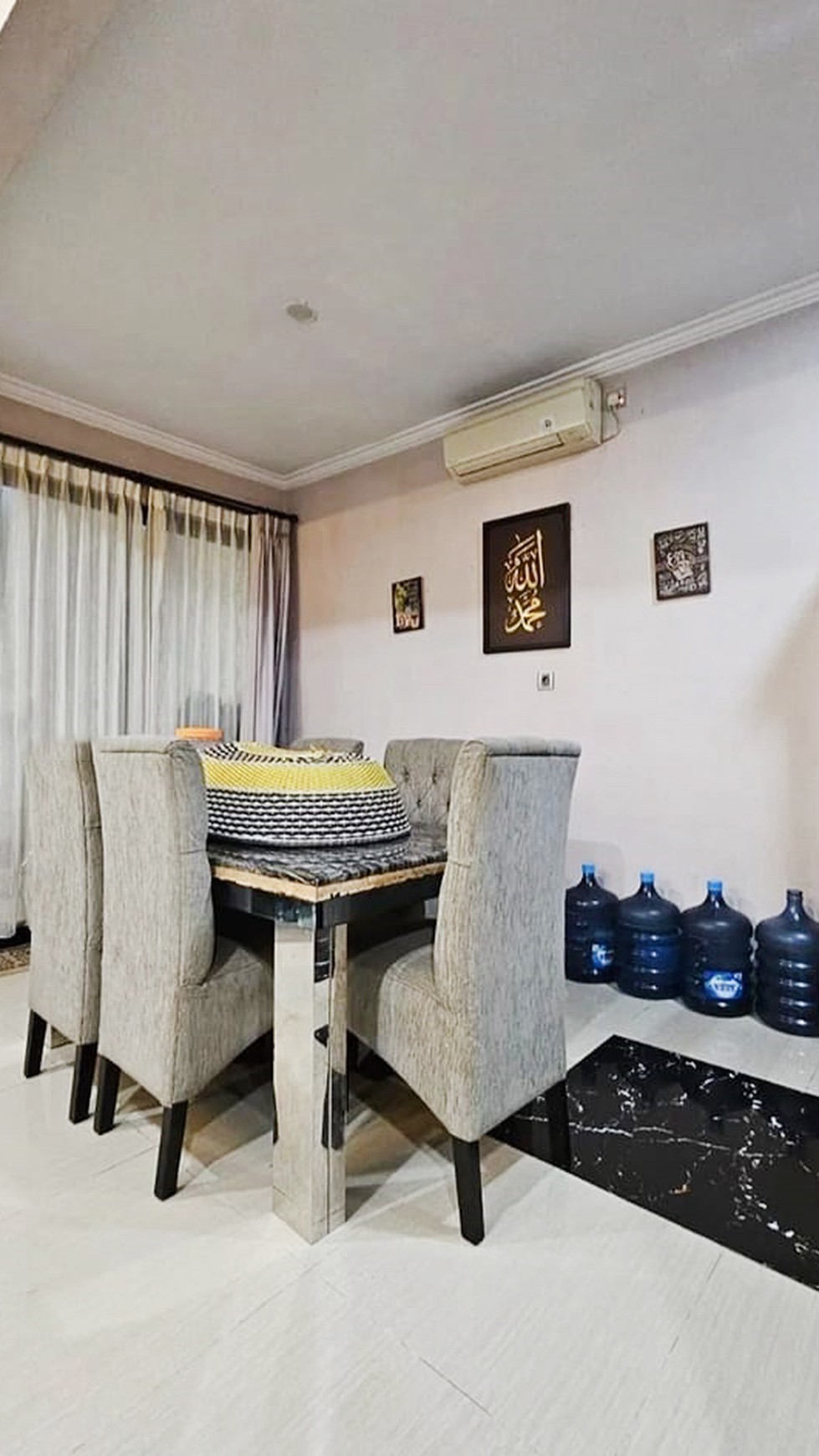 Dijual SEGERA Rumah Bagus dengan Kolam Renang di Cluster Normandy Wish, Deplu, Jakarta Selatan 