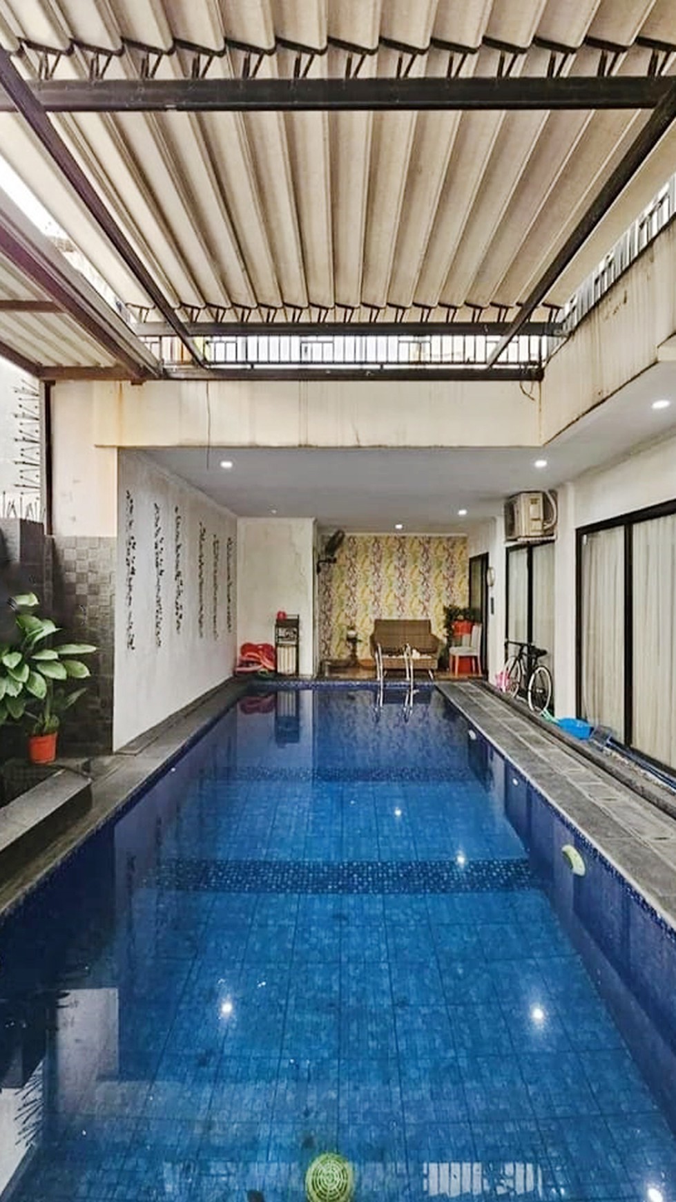 Dijual SEGERA Rumah Bagus dengan Kolam Renang di Cluster Normandy Wish, Deplu, Jakarta Selatan 