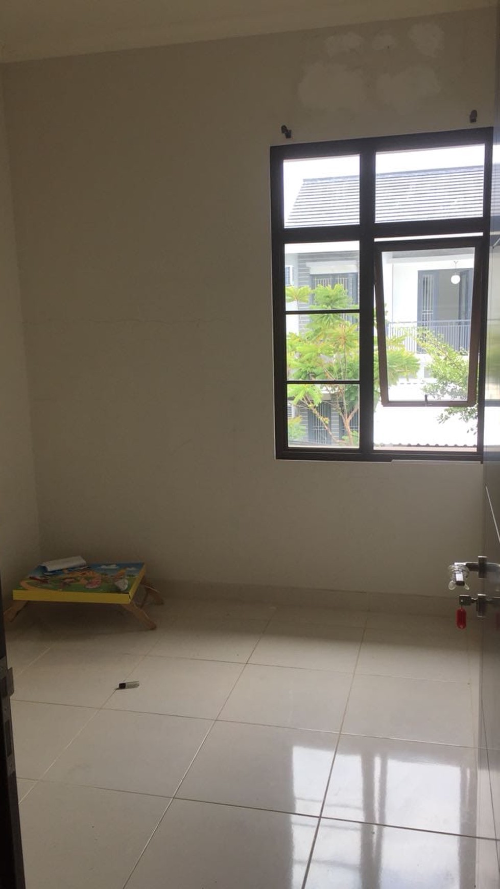 Rumah standar Nusa loka Park BSD city Halaman belakang luas