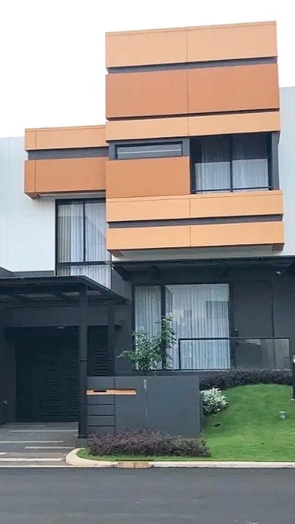 Turun Harga Rumah Full Furnished Split level di Mozart, Symphonia Gading Serpong