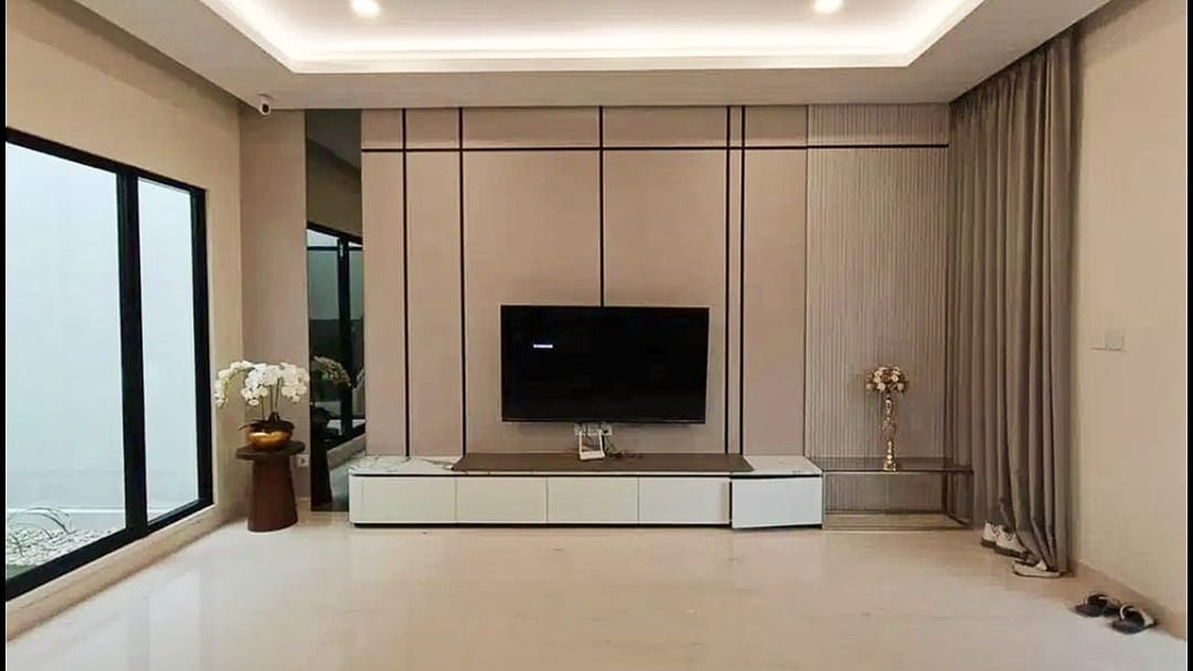 Turun Harga Rumah Full Furnished Split level di Mozart, Symphonia Gading Serpong