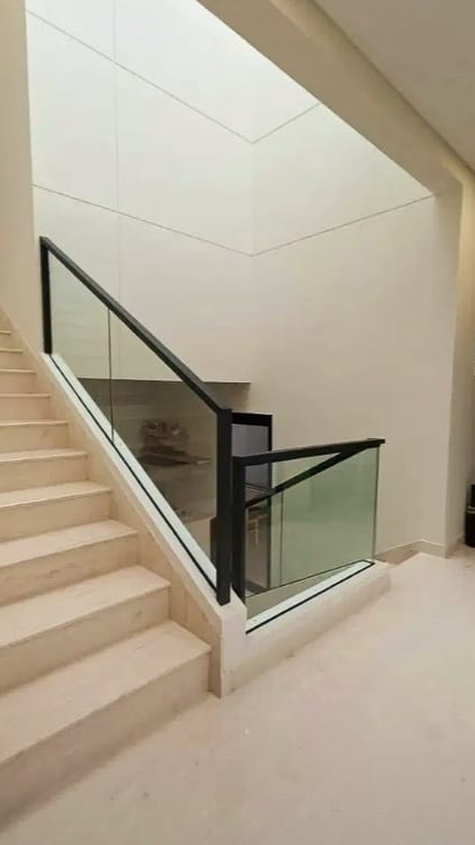 Turun Harga Rumah Full Furnished Split level di Mozart, Symphonia Gading Serpong