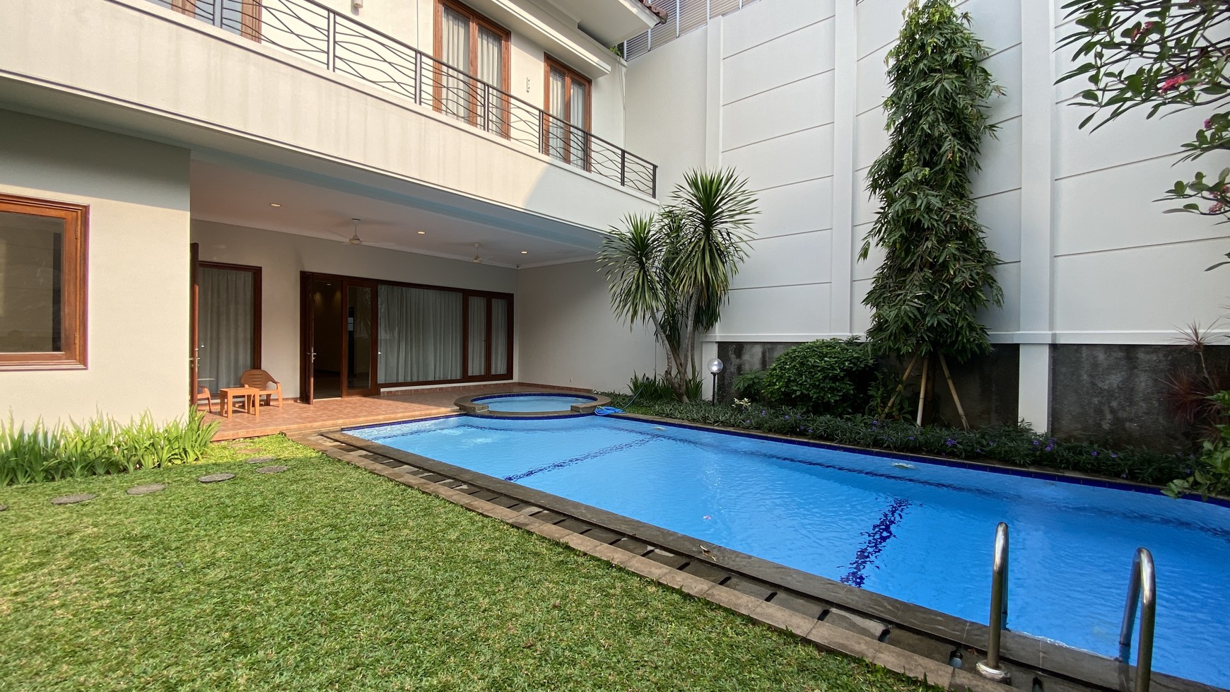 Beautiful House with big backyard at Menteng area