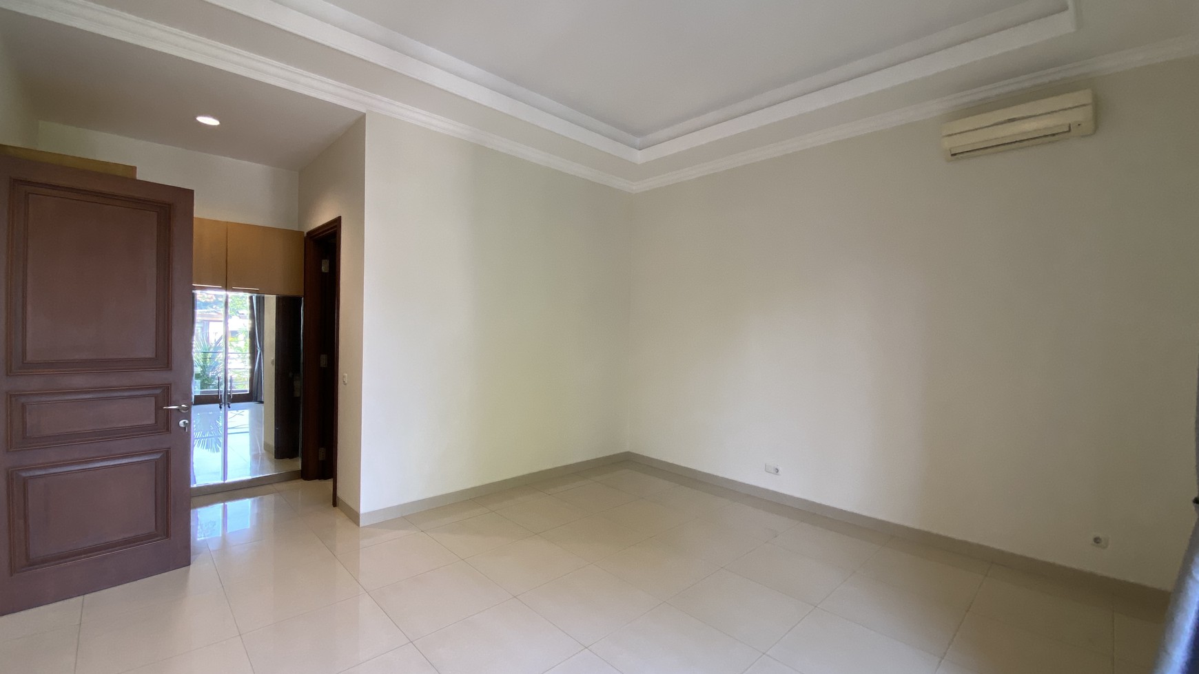 Beautiful House with big backyard at Menteng area