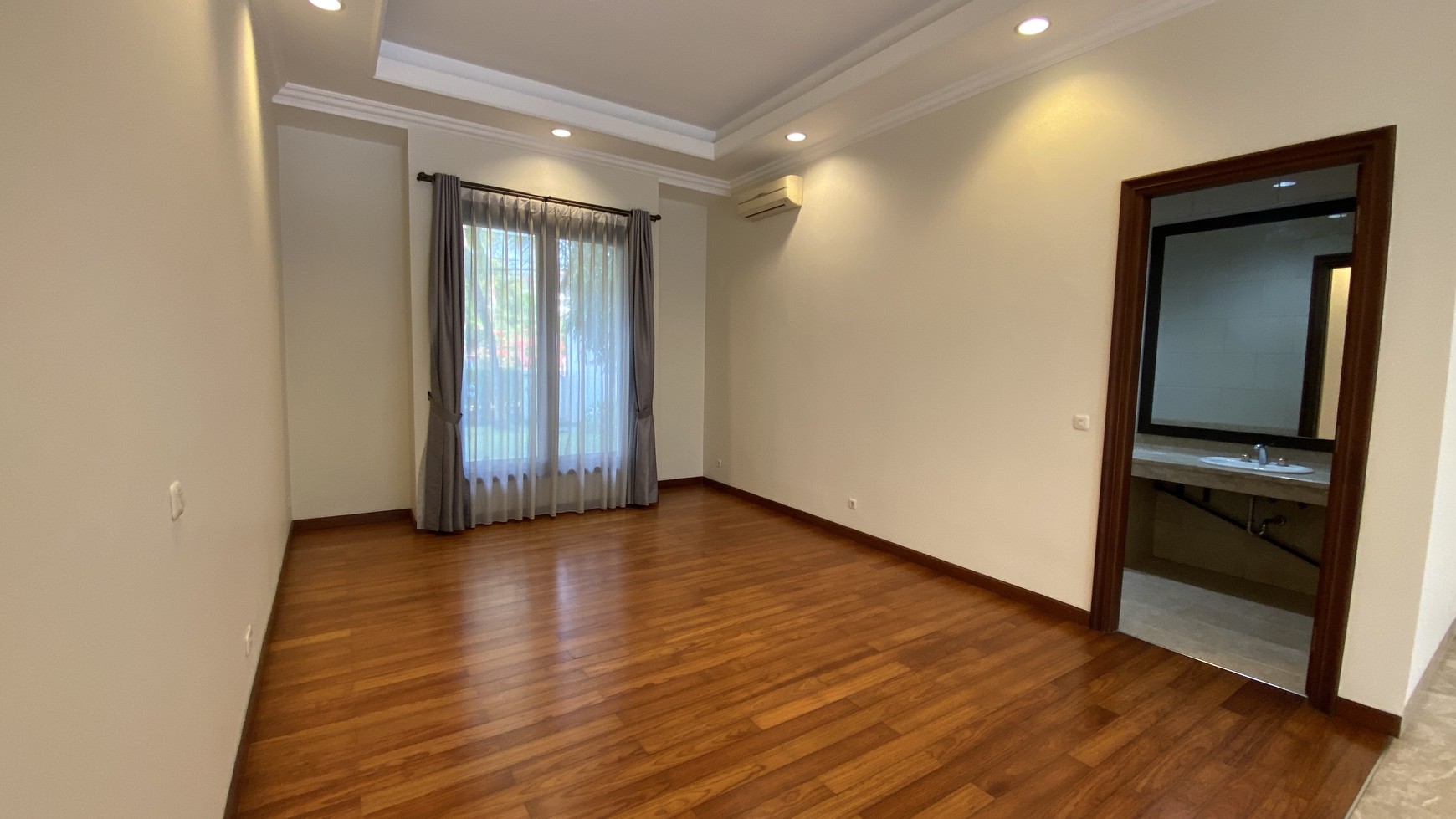 Beautiful House with big backyard at Menteng area