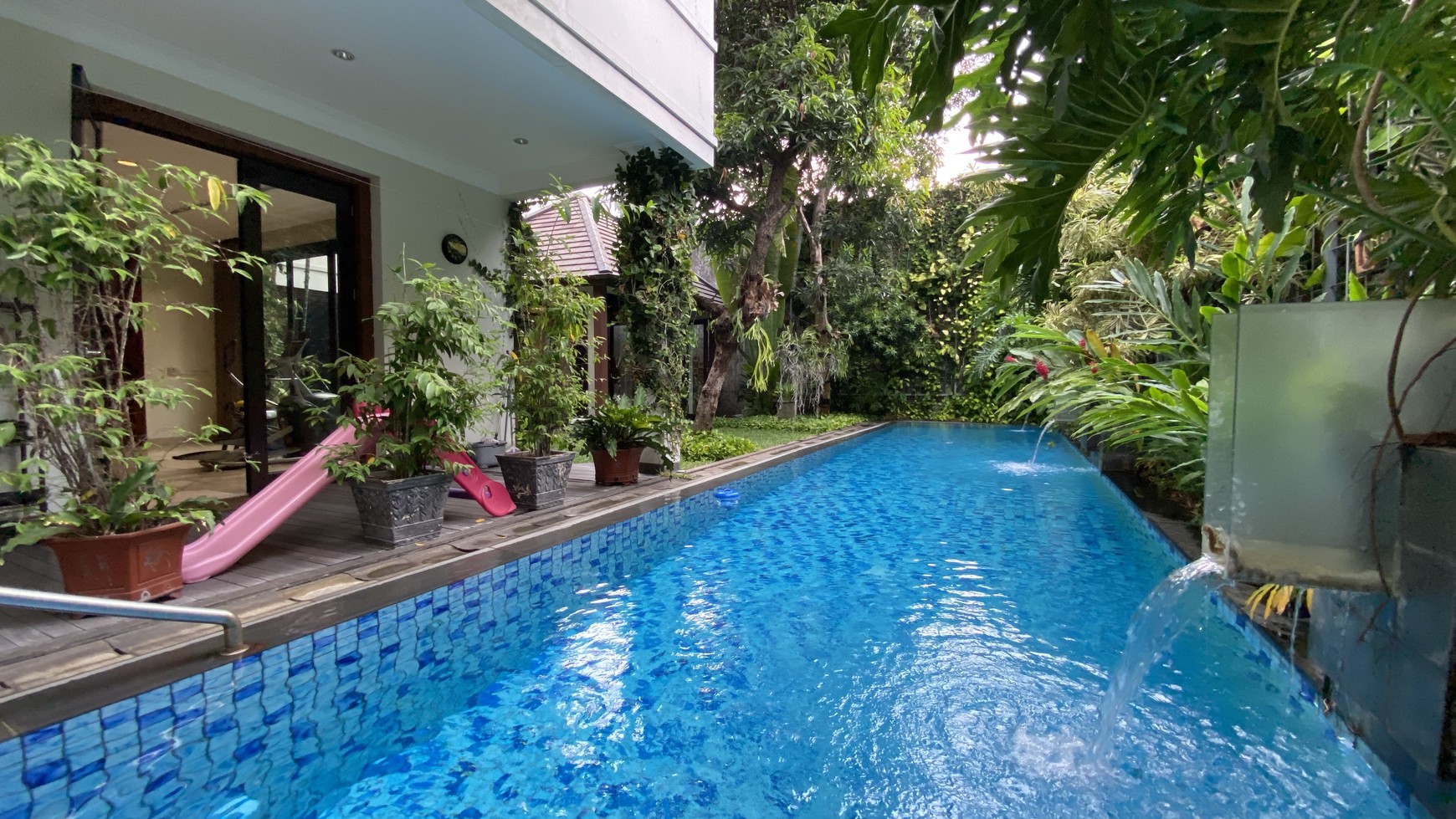 Beautiful Luxury Modern tropical House at Menteng Area