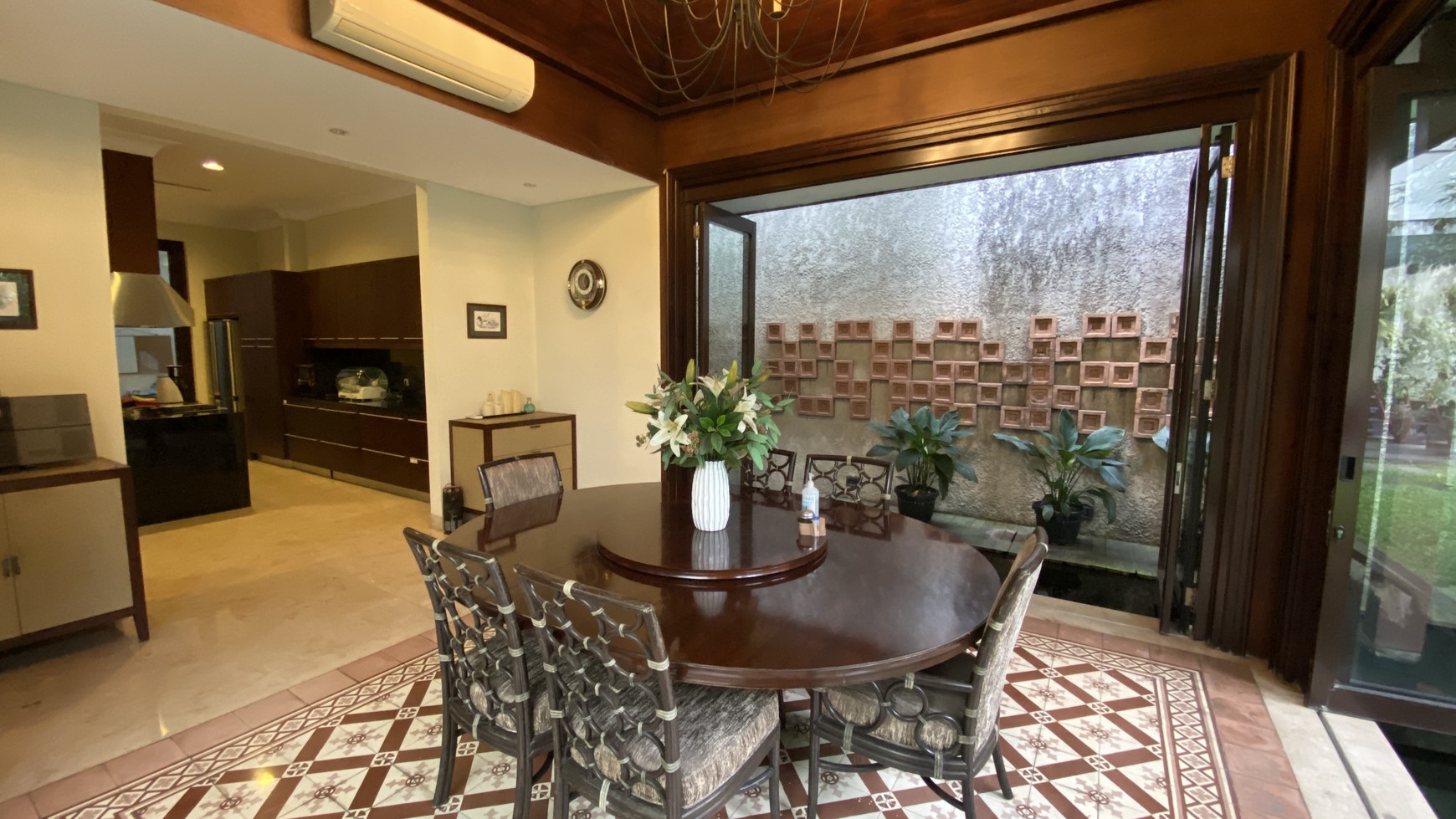 Beautiful Luxury Modern tropical House at Menteng Area