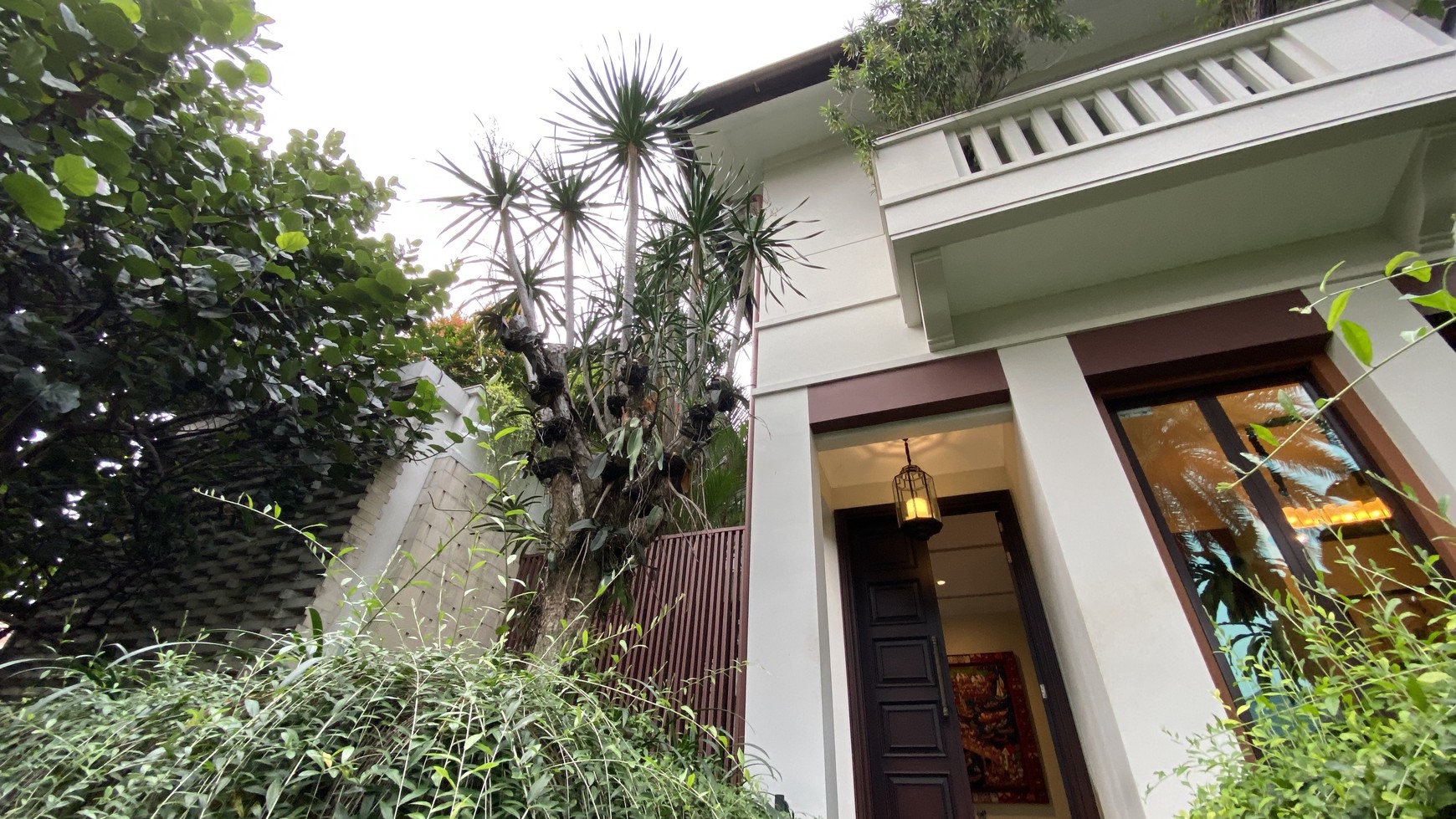 Beautiful Luxury Modern tropical House at Menteng Area