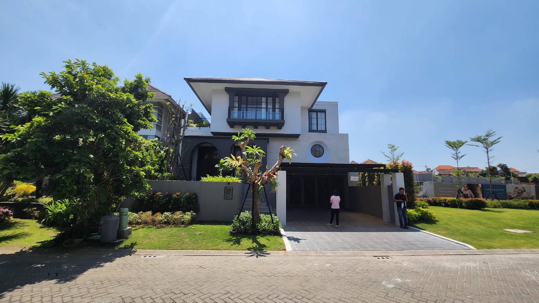 Rumah Baru Eastwood Citraland Surabaya New Split Level Aquamarine SPECIAL with LIFT 