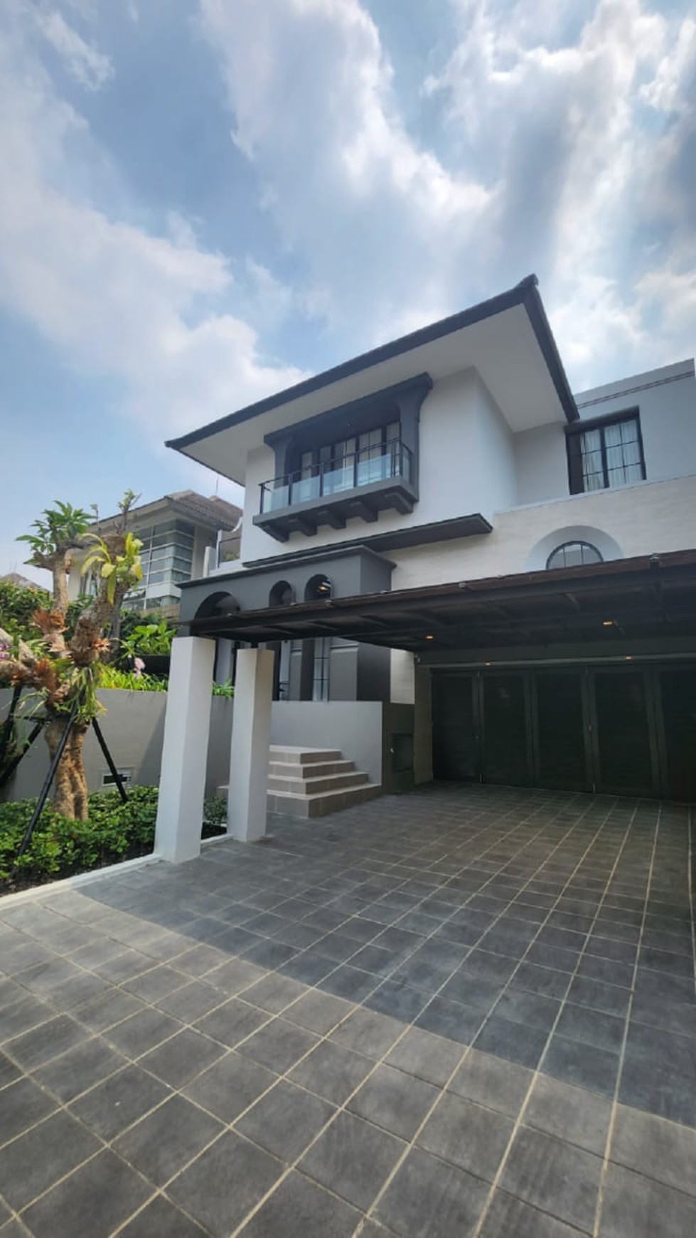 Rumah Baru Eastwood Citraland Surabaya New Split Level Aquamarine SPECIAL with LIFT 