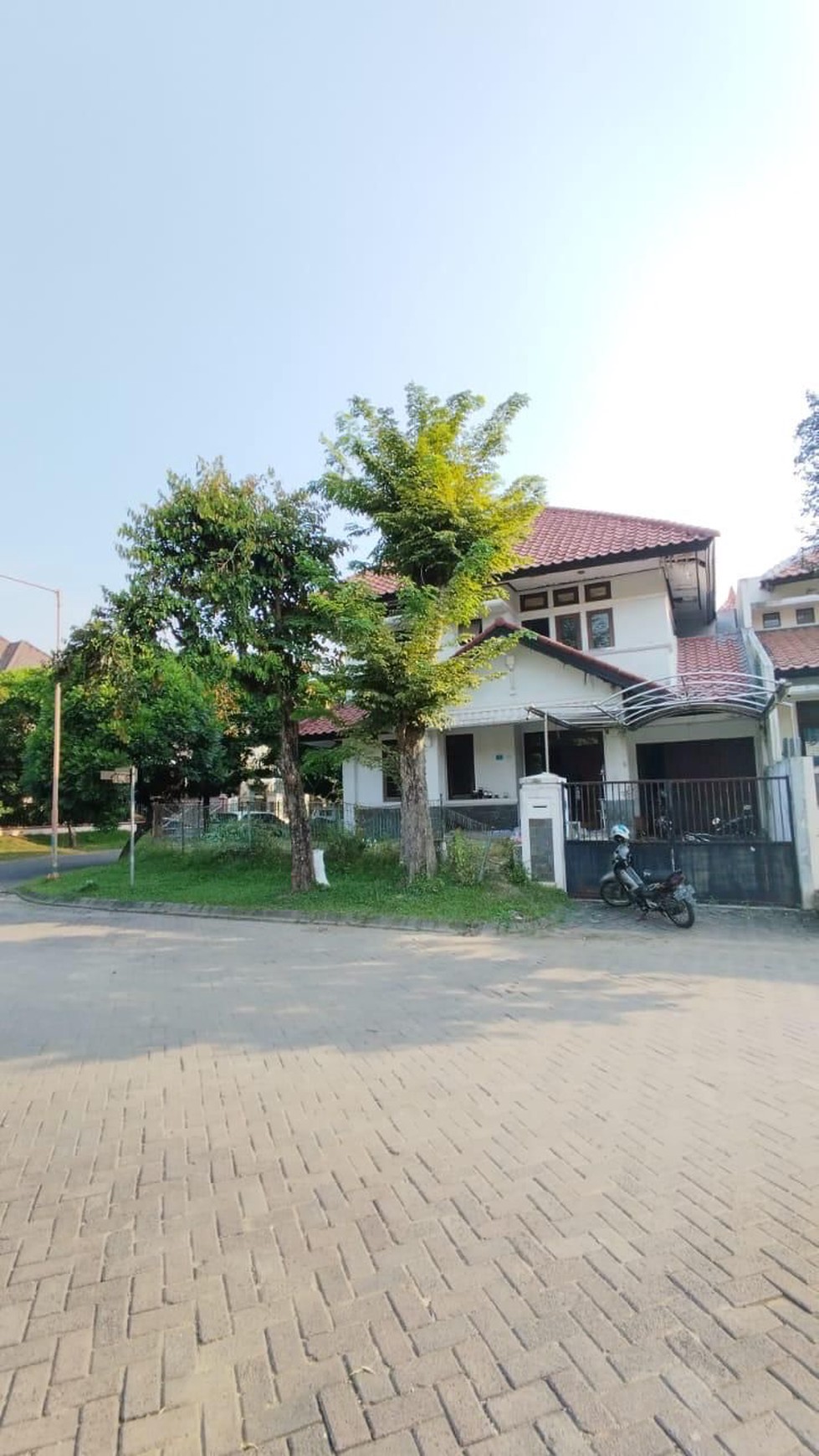 DIJUAL CEPAT RUMAH HITUNG TANAH DI KAWASAN ELIT SURABAYA BARAT