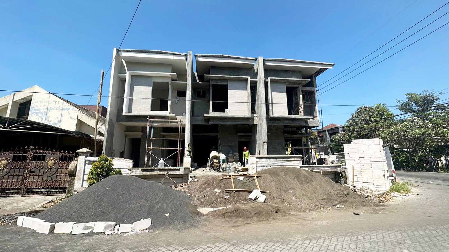 Rumah di Kutisari Indah Utara Surabaya Selatan, 2 Lantai, Minimalis, Baru Gress cuma ada 2 unit lho... !!!