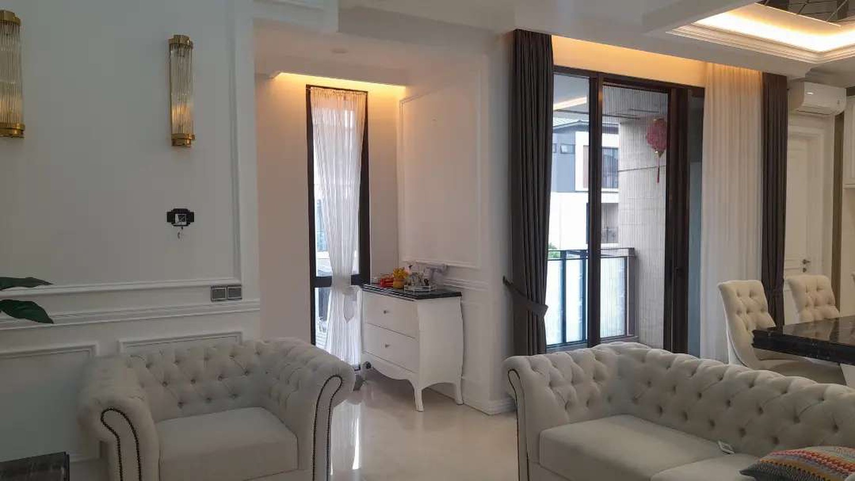 Hot Properti. Rumah Modern Mewah Zora Kimora, BSD.