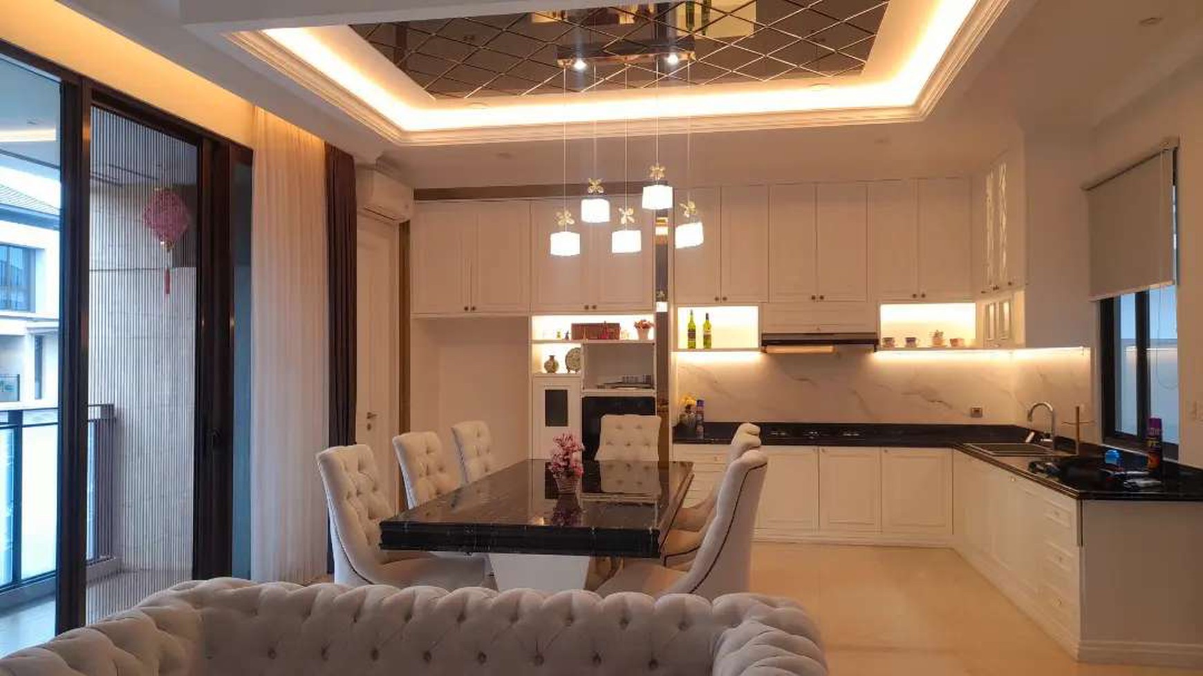 Hot Properti. Rumah Modern Mewah Zora Kimora, BSD.