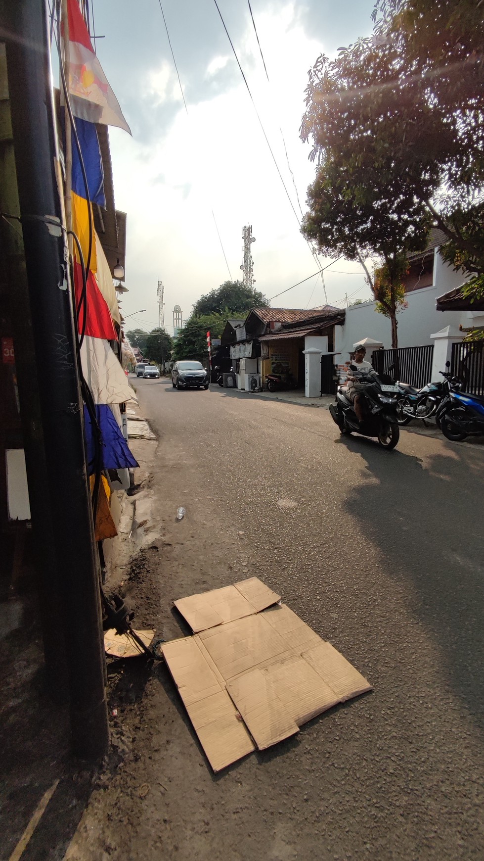 Termurah. Tanah Kavling Include Bangunan Di Taman Bintaro