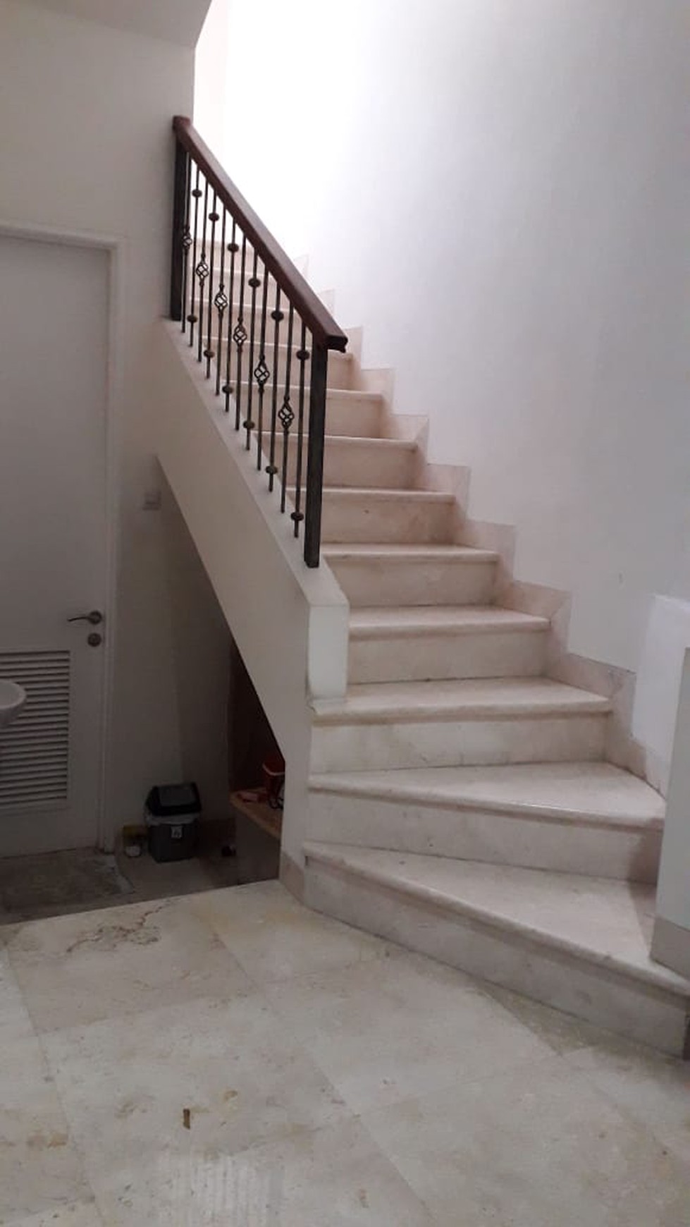 Rumah Minimalis Area Cluster Paris Residence Kampung Utan 