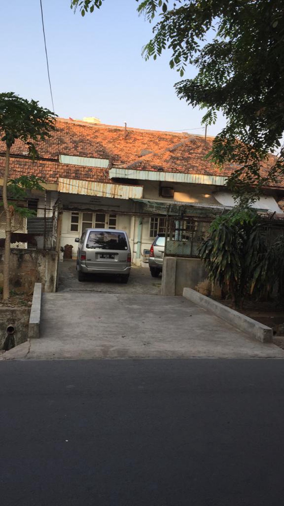 Rumah 1 lantai Lokasi strategis cocok untuk usaha dan untuk Gudang