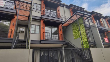 Dijual townhouse 3lantai Brand New - Cilandak