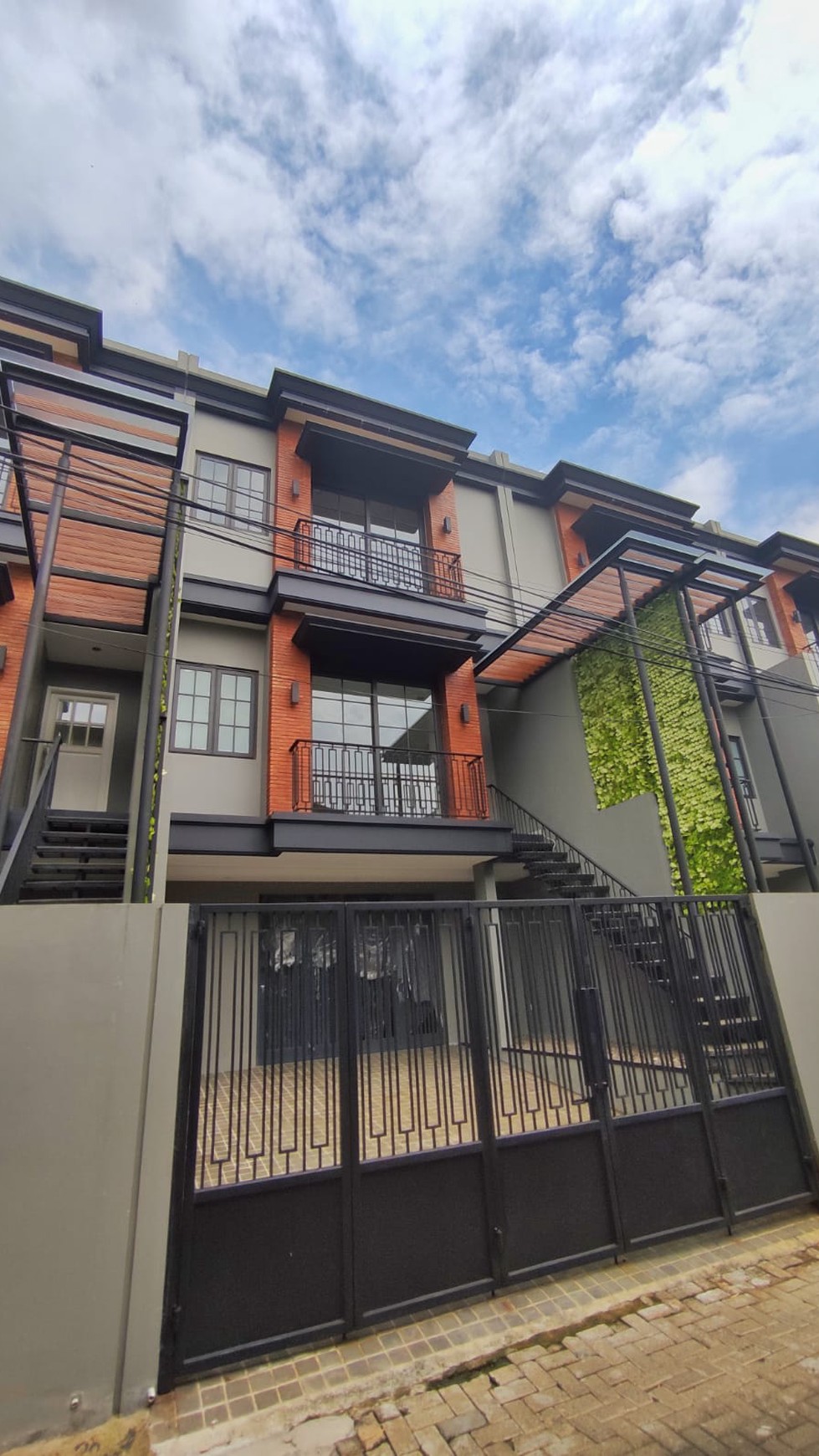 Dijual townhouse 3lantai Brand New - Cilandak