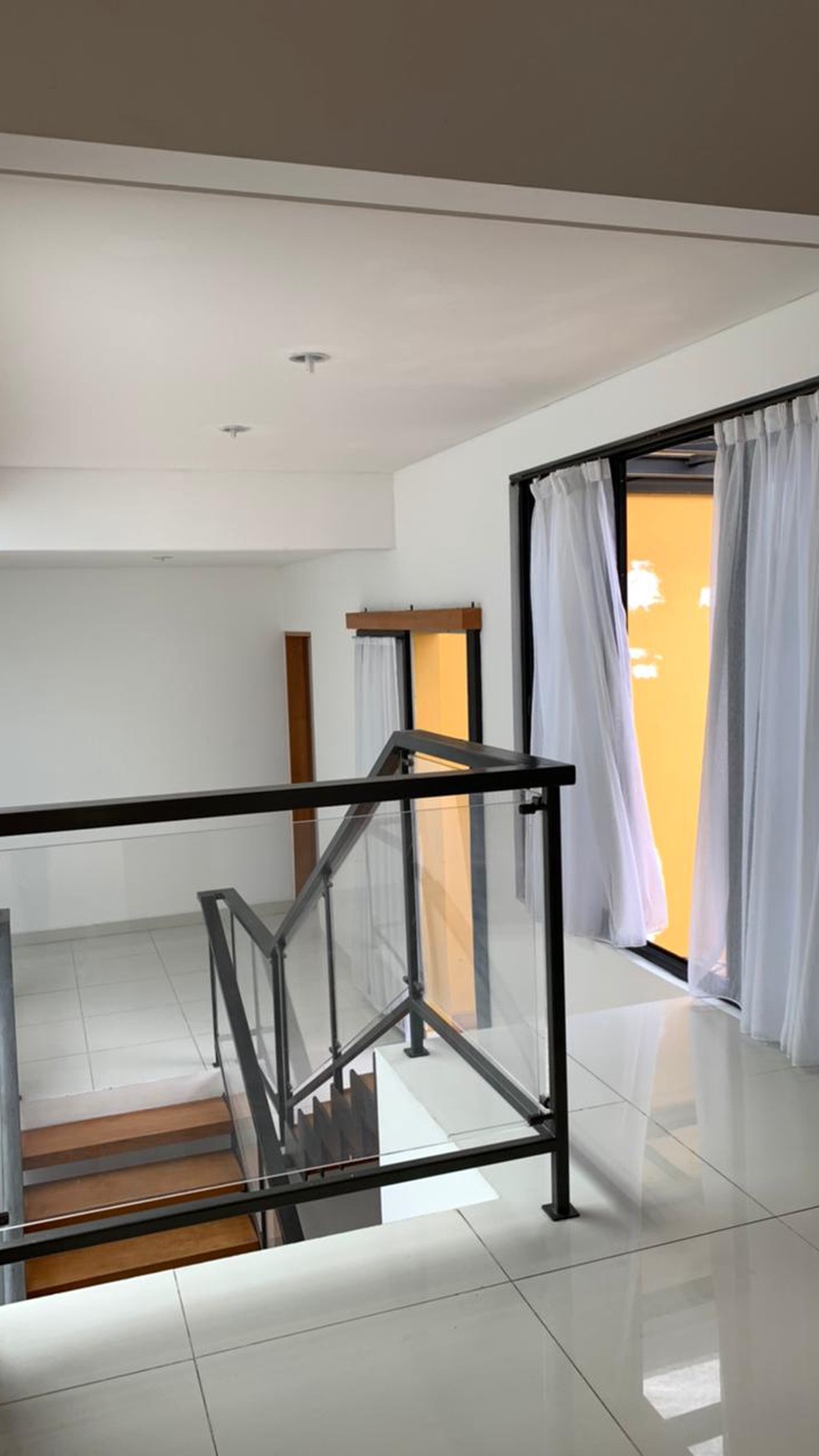 Rumah 2 Lantai Delat Mall Pondok Indah Kebayoran Jakarta Selatan