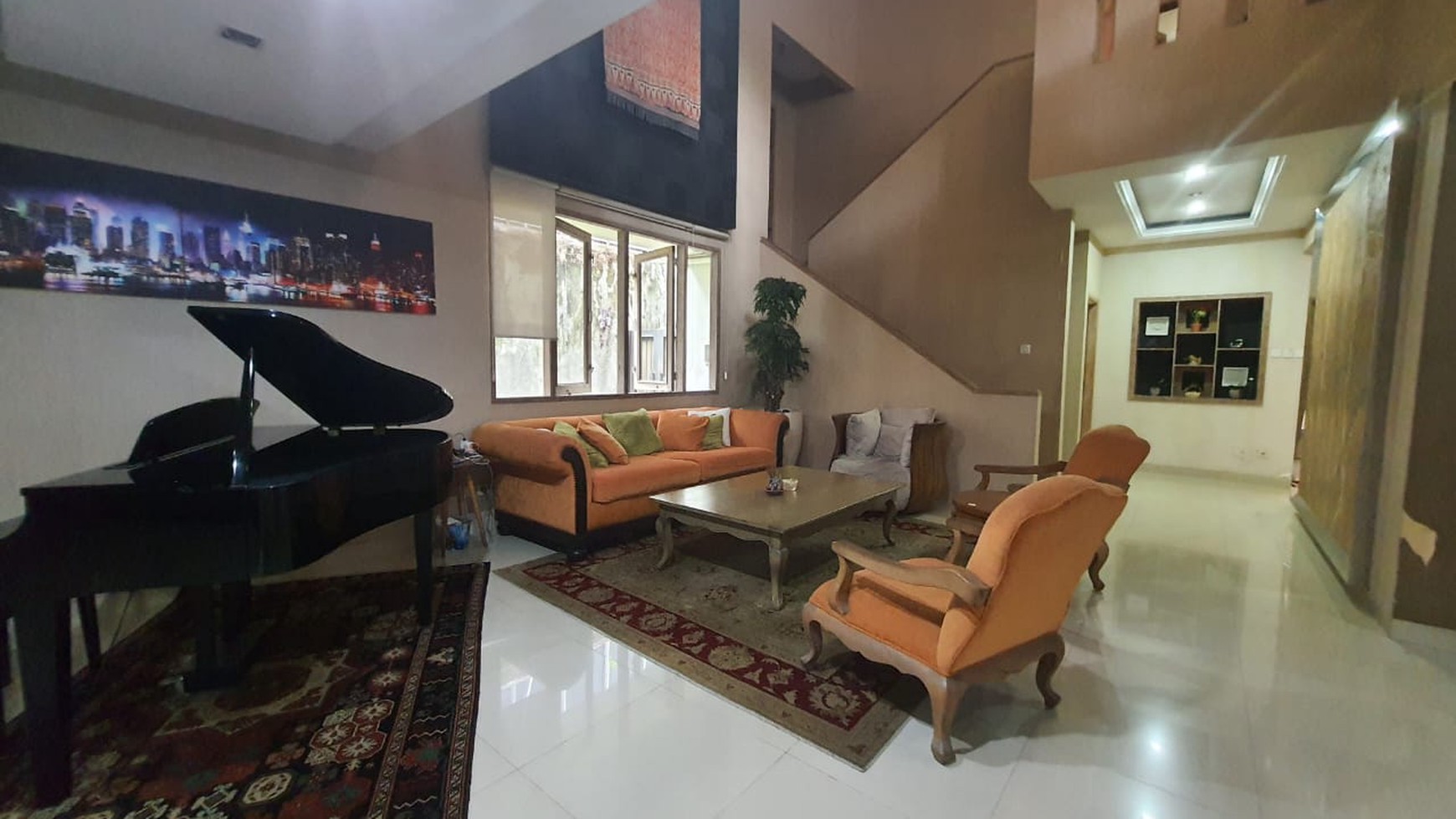 Turun Harga Rumah 2 lantai Semi Furnished Hadap Taman, Rapi Terawat - Futuristic Design