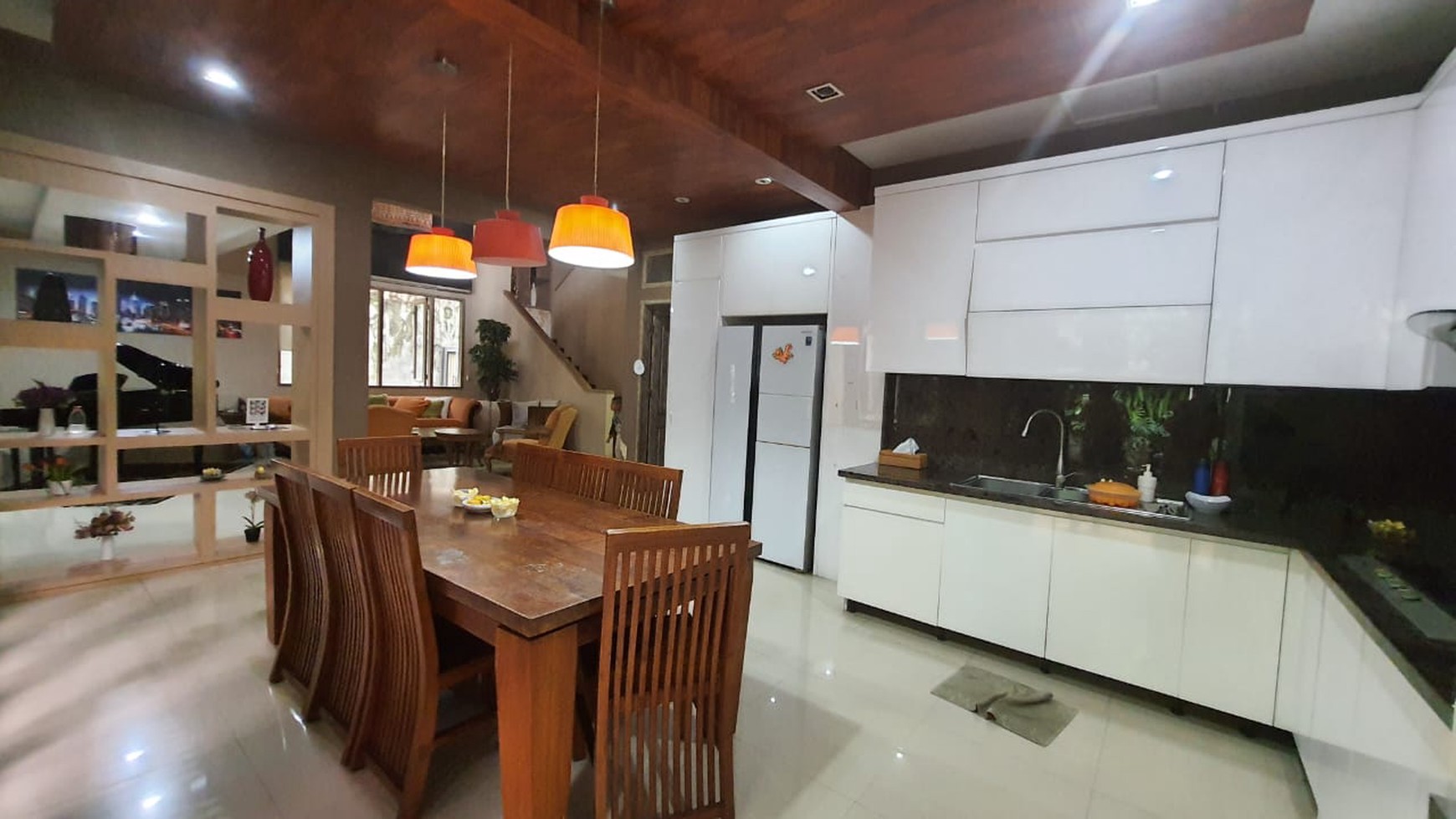 Turun Harga Rumah 2 lantai Semi Furnished Hadap Taman, Rapi Terawat - Futuristic Design