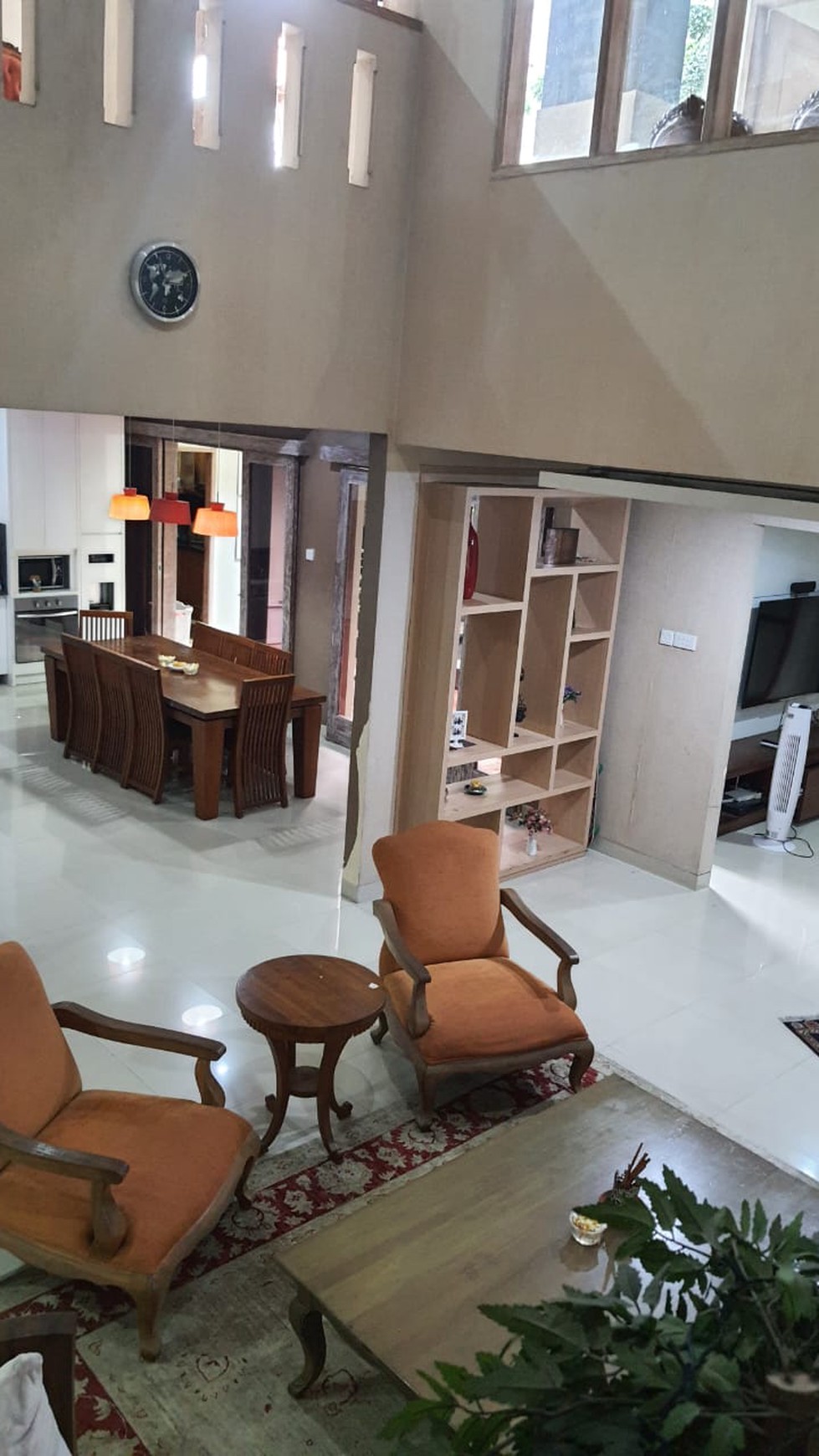 Turun Harga Rumah 2 lantai Semi Furnished Hadap Taman, Rapi Terawat - Futuristic Design