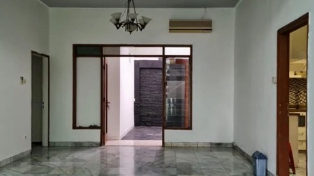 Rumah di Kebayoran Baru