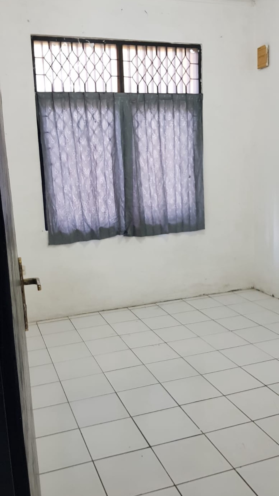 Rumah 2 Lantai Kamar Banyak di Limus Pratama 