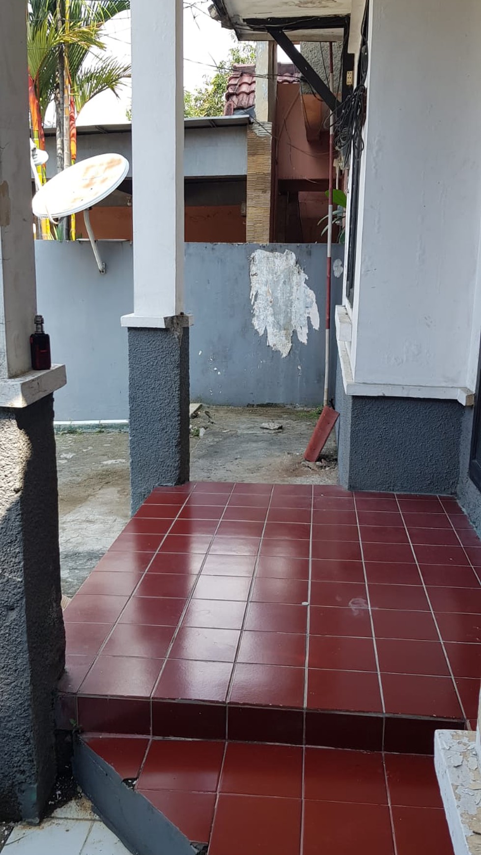 Rumah 2 Lantai Kamar Banyak di Limus Pratama 