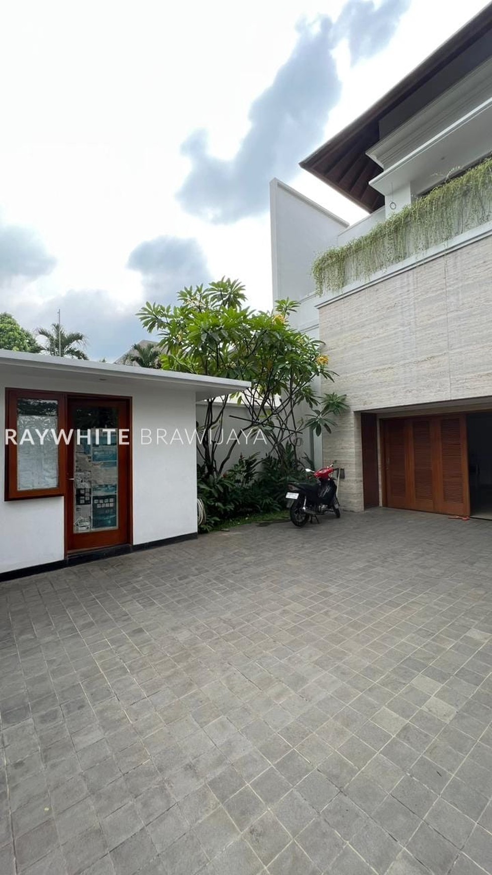 Rumah Mewah Siap Huni Kawasan Pondok Indah Jakarta Selatan