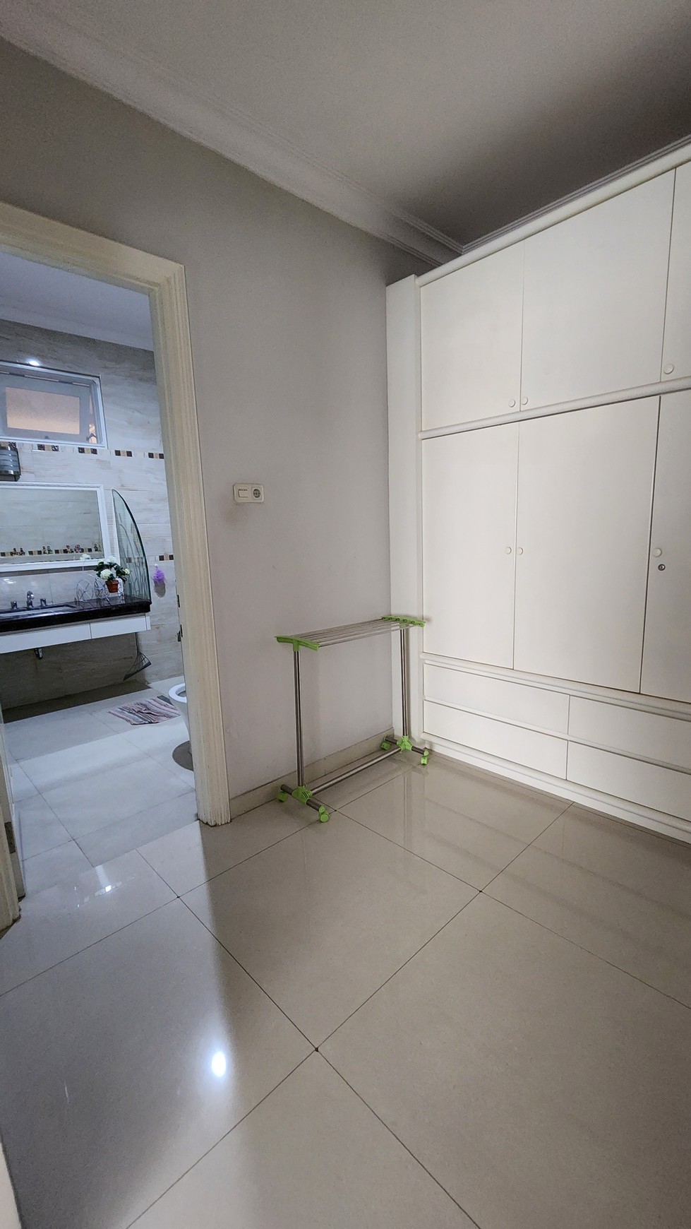 Dijual Rumah Graha Family Surabaya Barat