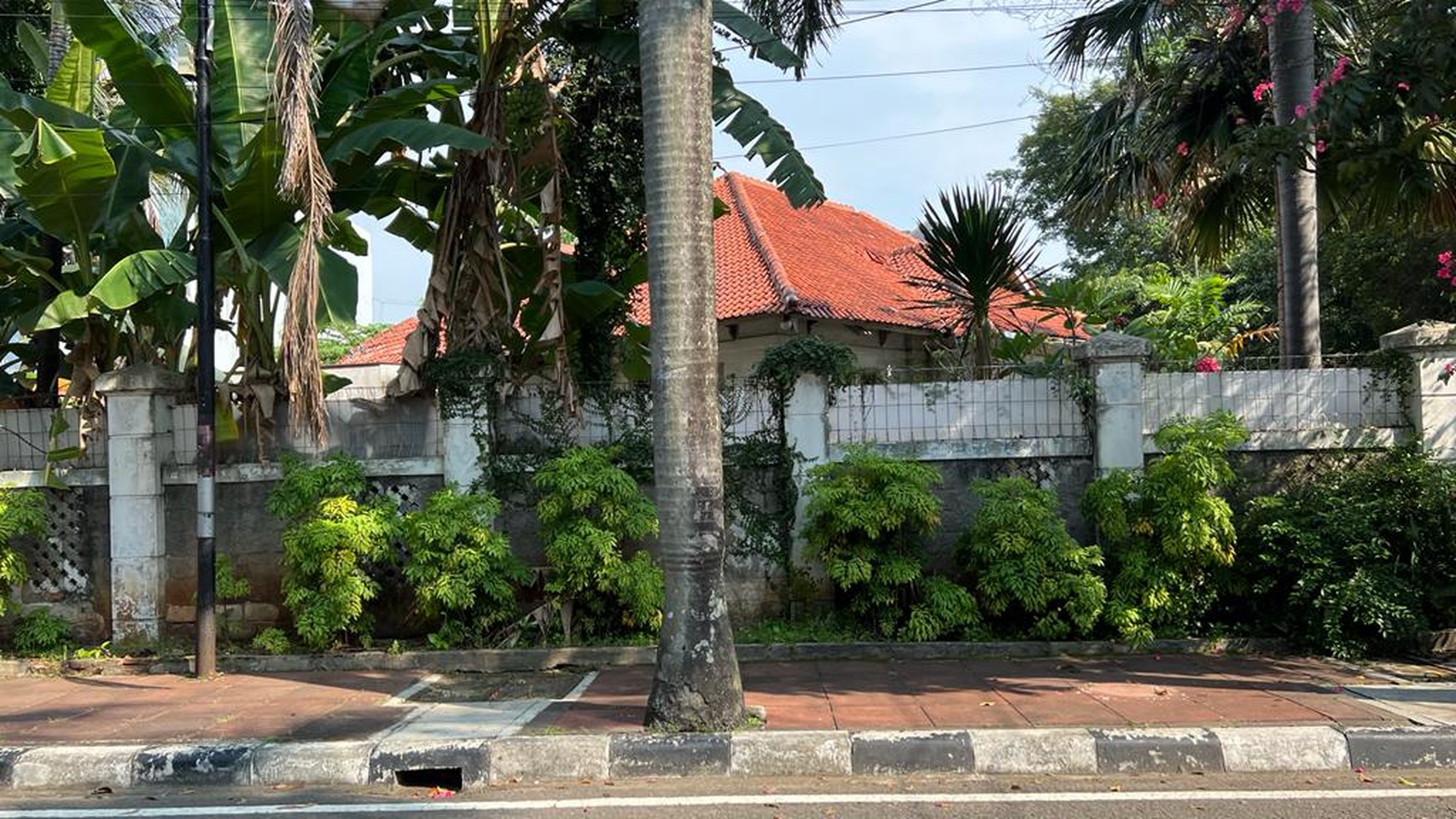 Rumah Menteng Strategis Elite Jual Cepat 