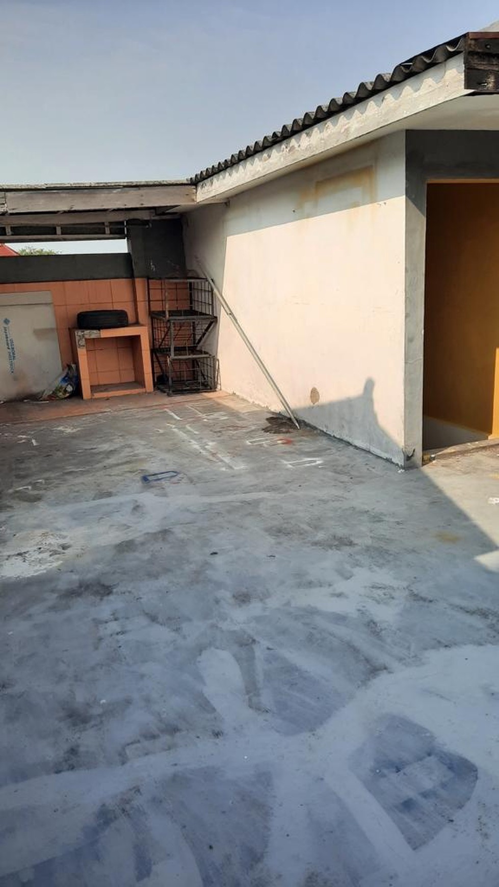 Dijual Ruko Surabaya Pusat Kota - Jalan Diponegoro - 3 Lantai + Parkir Luas - cocok buat Segala Usaha