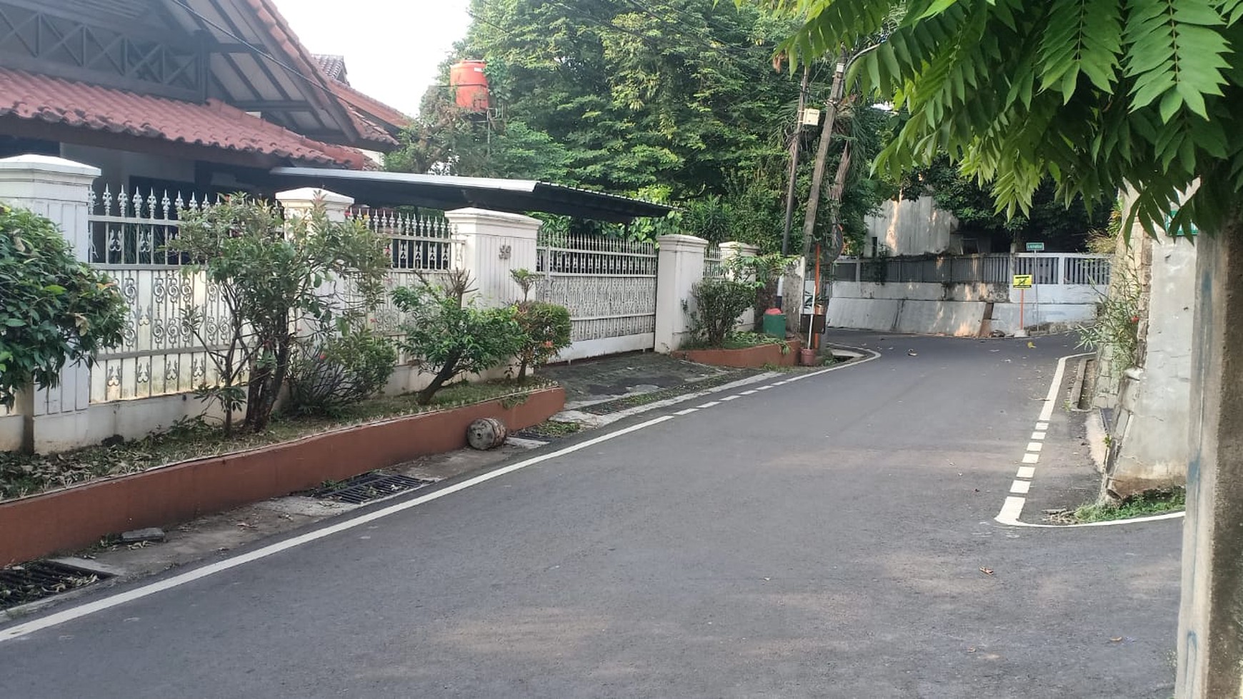 Rumah Siap Huni dengan Bangunan Kokoh dan Strategis @Bambu Apus, Cipayung