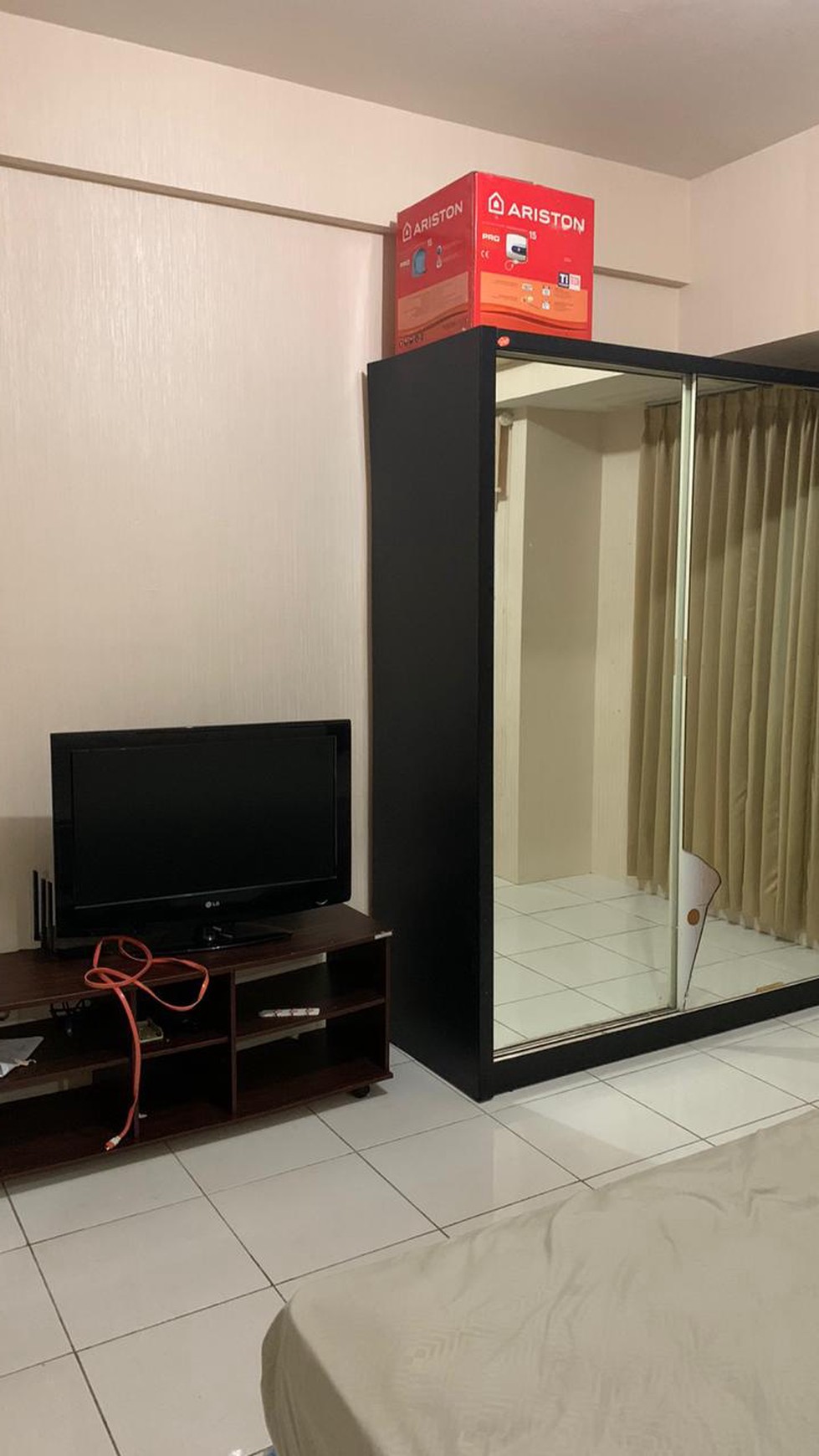 Disewakan Apartemen Berkeley Universitas Ciputra Tipe Studio FULL FURNISHED , Lantai 6 , View Ciputra Waterpark