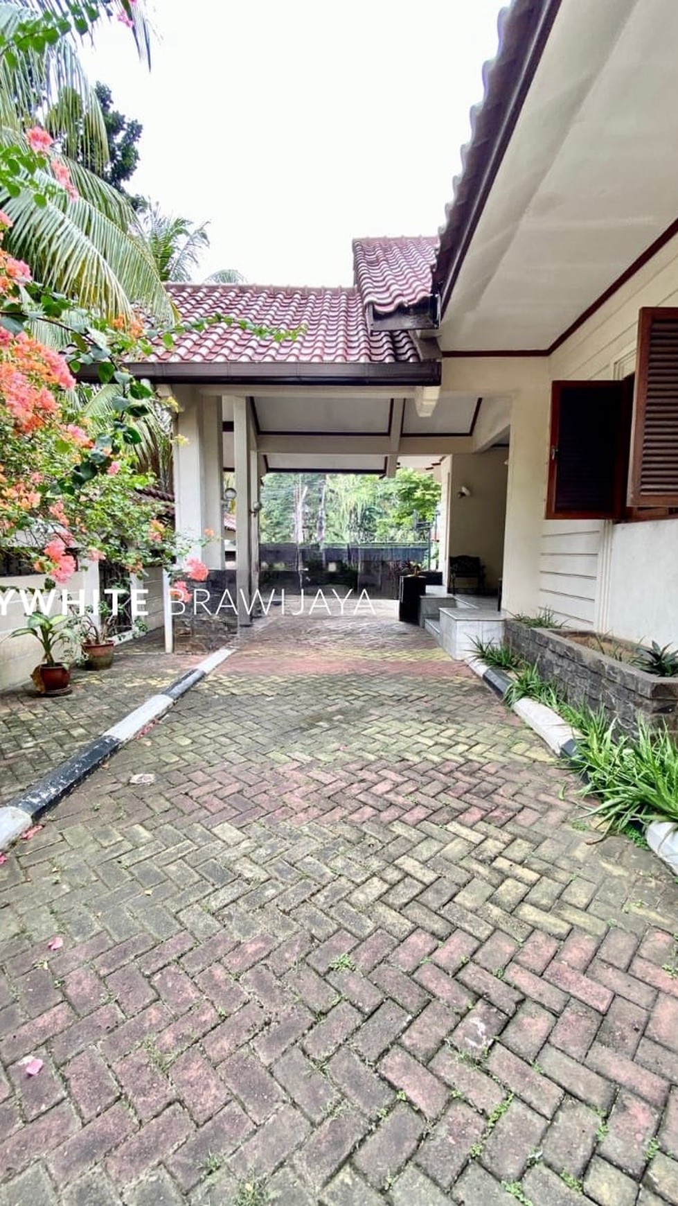 Rumah Lama Lokasi Strategis Area Permata Hijau