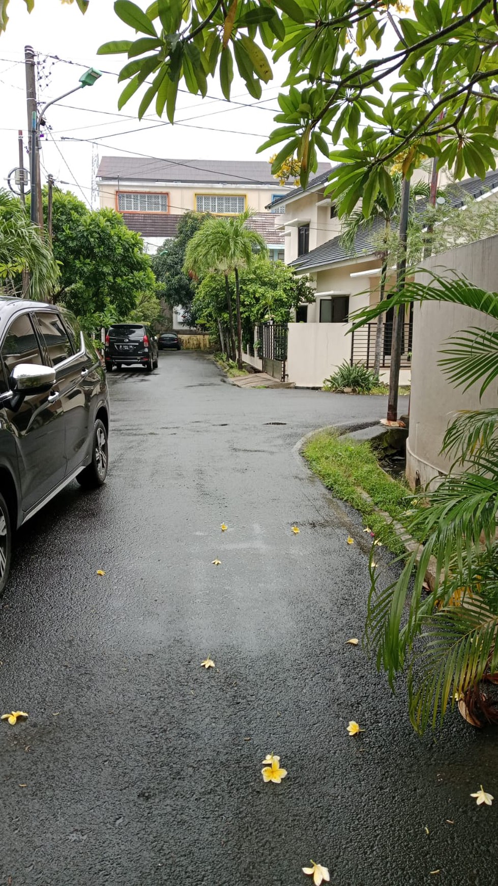 Rumah di dalam kompleks Perumahan Cipinang Indah siap huni dan sangat terawat di Area Kalimalang, Jakarta Timur 