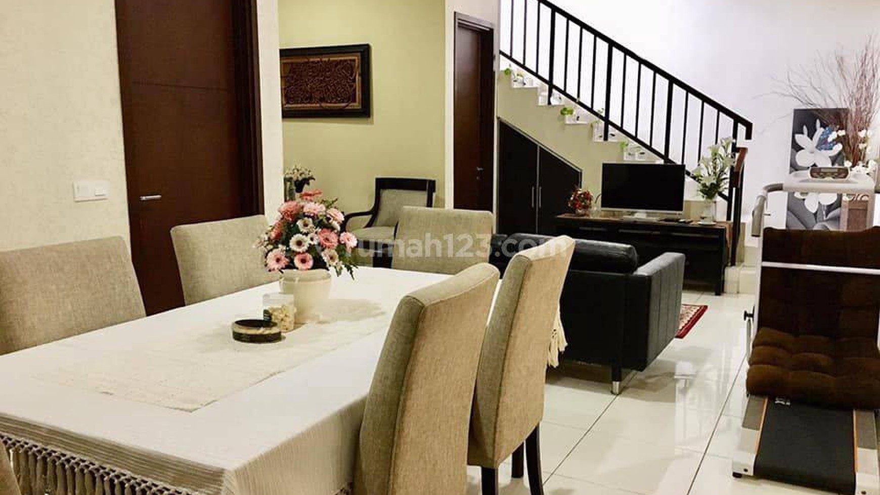 DIJUAL SEGERA FLASH SALE !!!! RUMAH  MEWAH CANTIK DAN  MENARIK