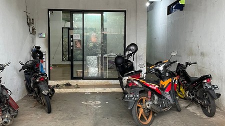 DIJUAL SANGAT MURAH  LOKASI STRATEGIS RUMAH MULTI FUNGSI