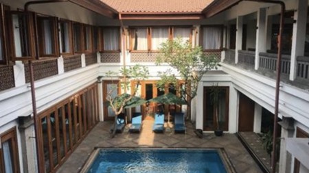 Beautiful House with balinese style at Kuningan Area