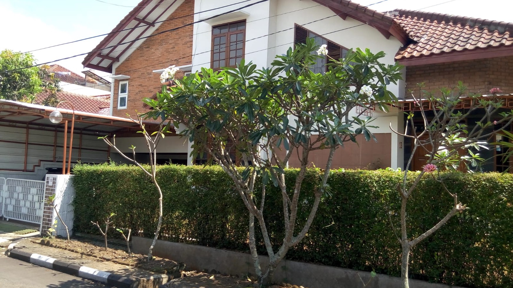 Rumah Lux Asri di Kompkej Griya Mas, Bandung