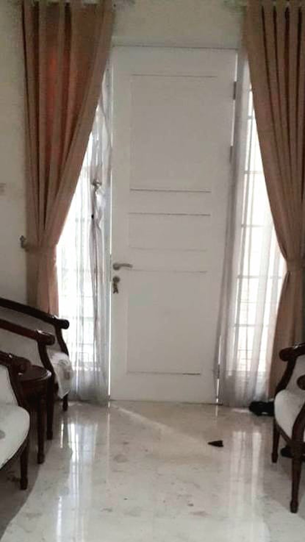 Rumah Minimalis Area Cluster Paris Residence Kampung Utan 