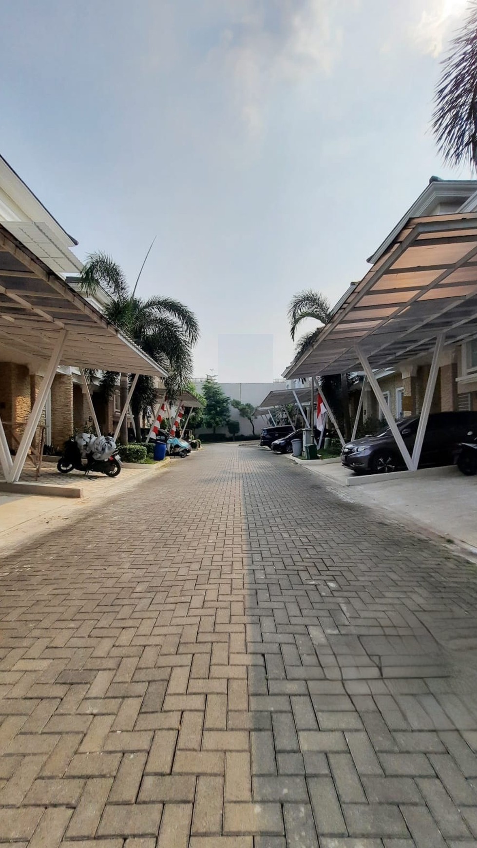 Rumah Minimalis Area Cluster Paris Residence Kampung Utan 