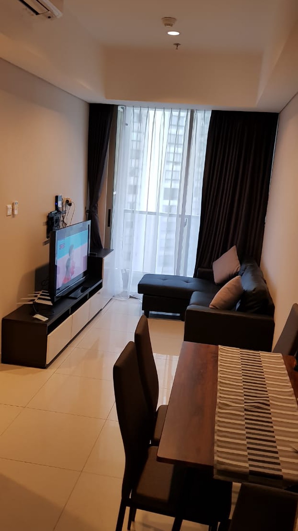 DISEWAKAN APARTEMEN TAMAN ANGGREK RESIDENCE DI JAKARTA BARAT 3BR CHEAP PRICE