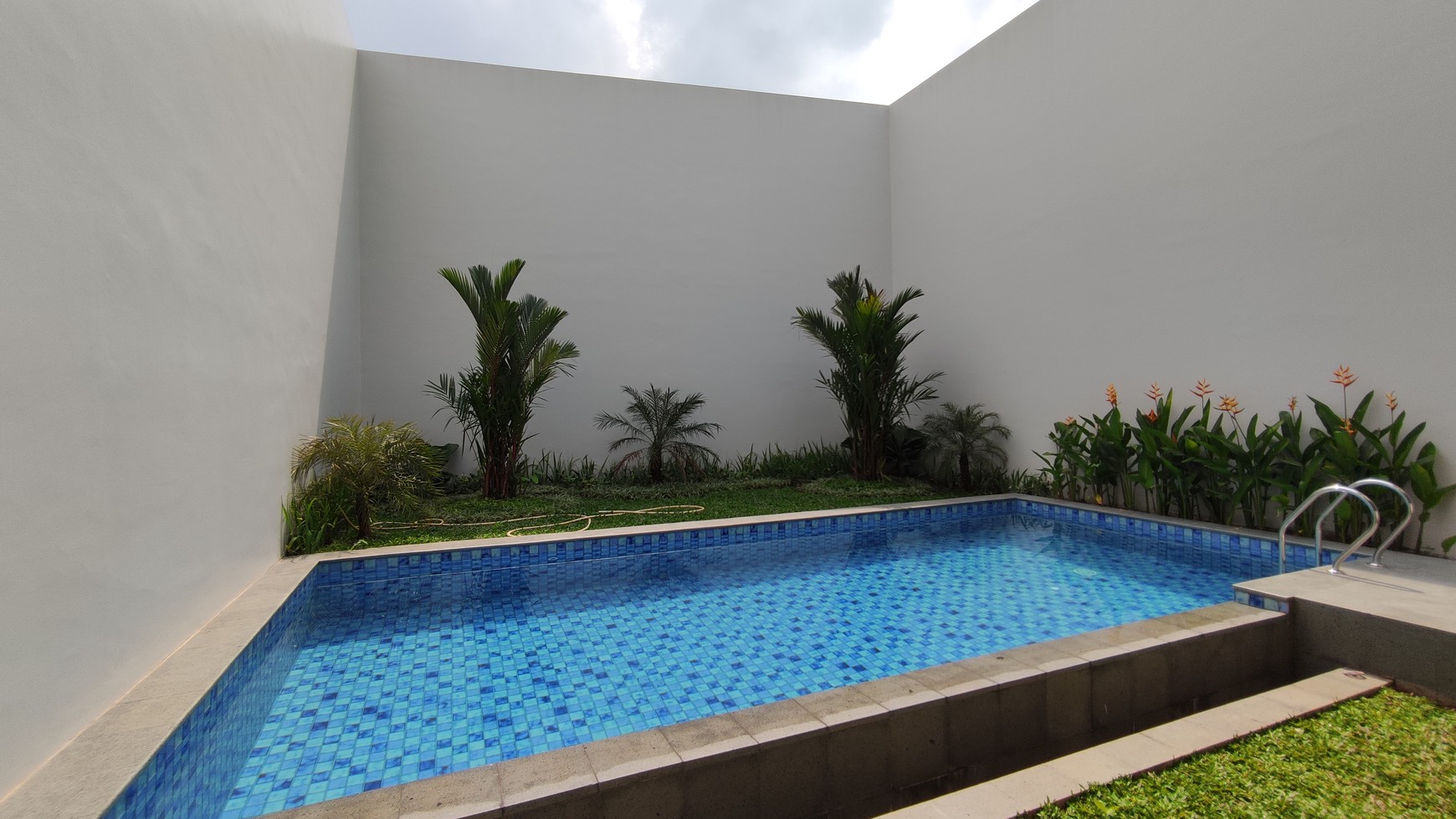 Dijual Brand New House Lingkungan Tenang Area Bangka Kemang