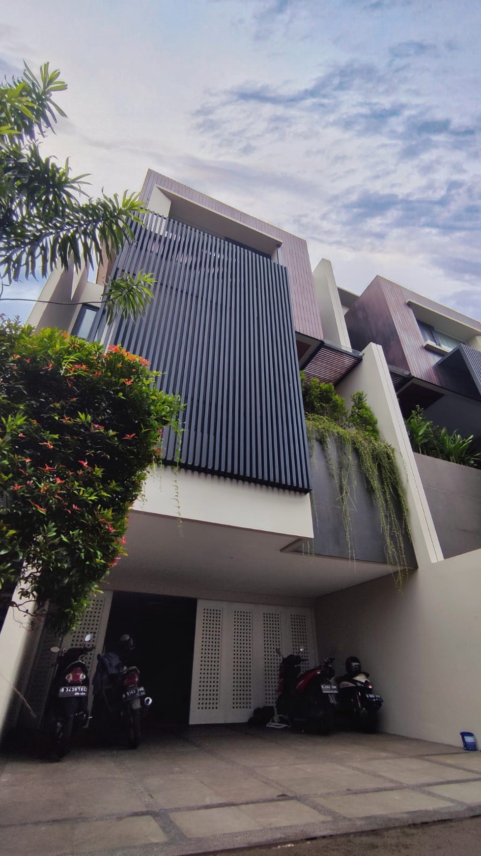 Cilandak-Modern Minimalis Luxurious Townhouse