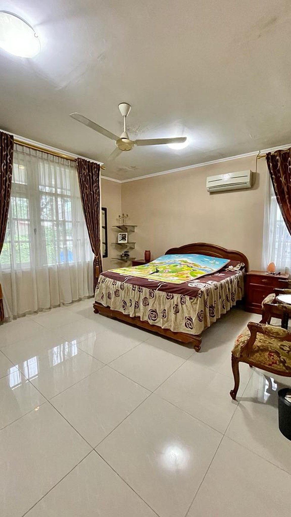 Dijual Cipete in a Private Townhouse